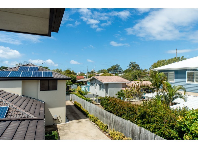 2/4 Wynflo Street, Labrador QLD 4215