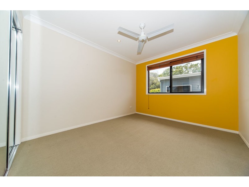 2/4 Wynflo Street, Labrador QLD 4215
