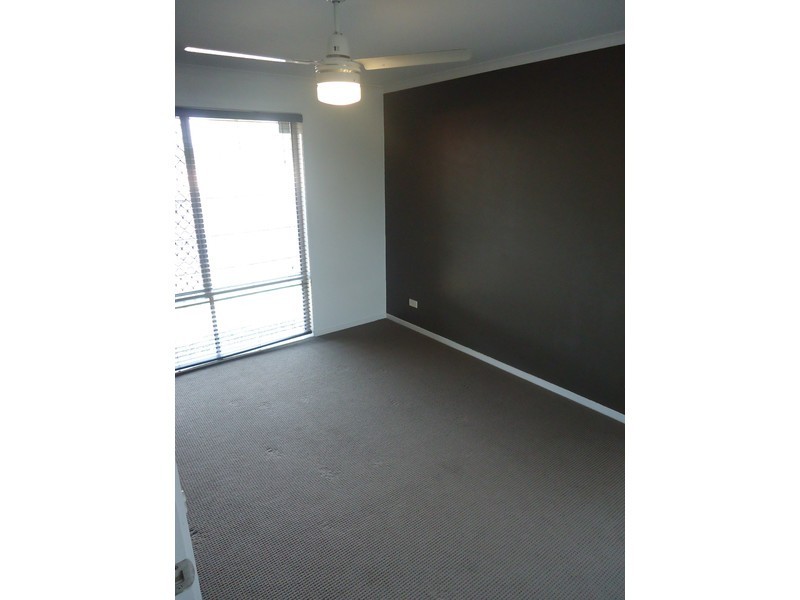 11/137 Olsen Avenue, Labrador QLD 4215