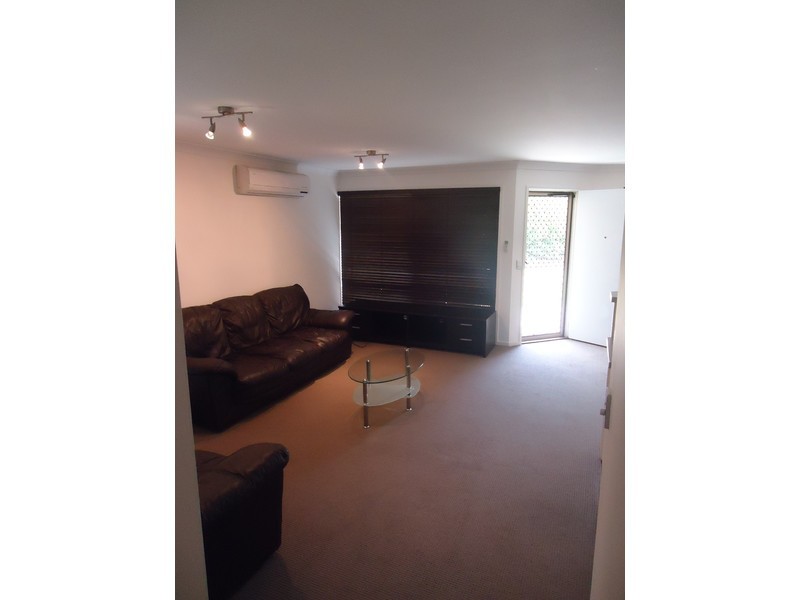 11/137 Olsen Avenue, Labrador QLD 4215