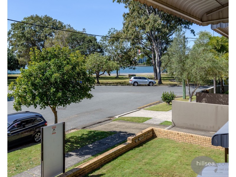 4/4 Milton Avenue, Paradise Point QLD 4216