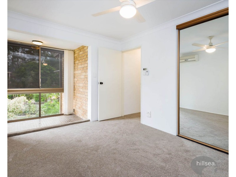 4/4 Milton Avenue, Paradise Point QLD 4216
