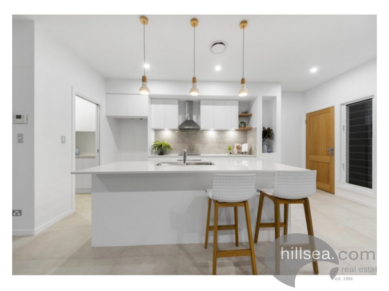 2/19 Killowill Avenue, Paradise Point QLD 4216