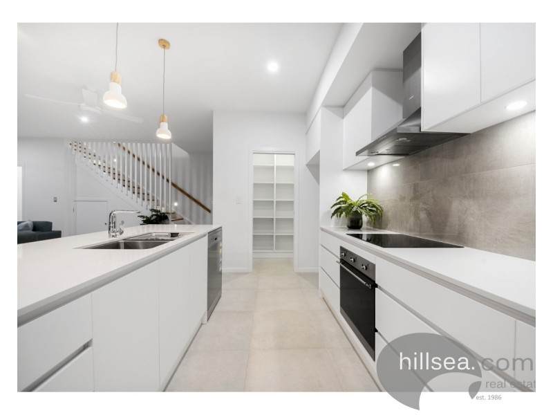 2/19 Killowill Avenue, Paradise Point QLD 4216