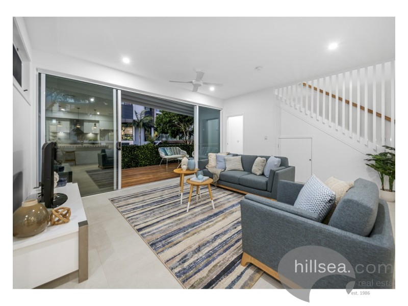 2/19 Killowill Avenue, Paradise Point QLD 4216