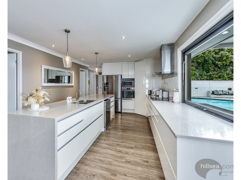 56 Lakefield Crescent, Paradise Point QLD 4216