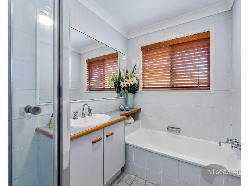 56 Lakefield Crescent, Paradise Point QLD 4216