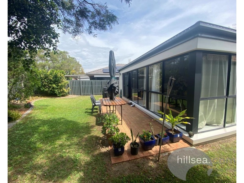 24 Blackwattle Circuit, Arundel QLD 4214