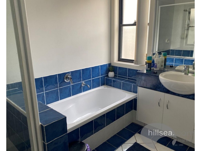 24 Blackwattle Circuit, Arundel QLD 4214