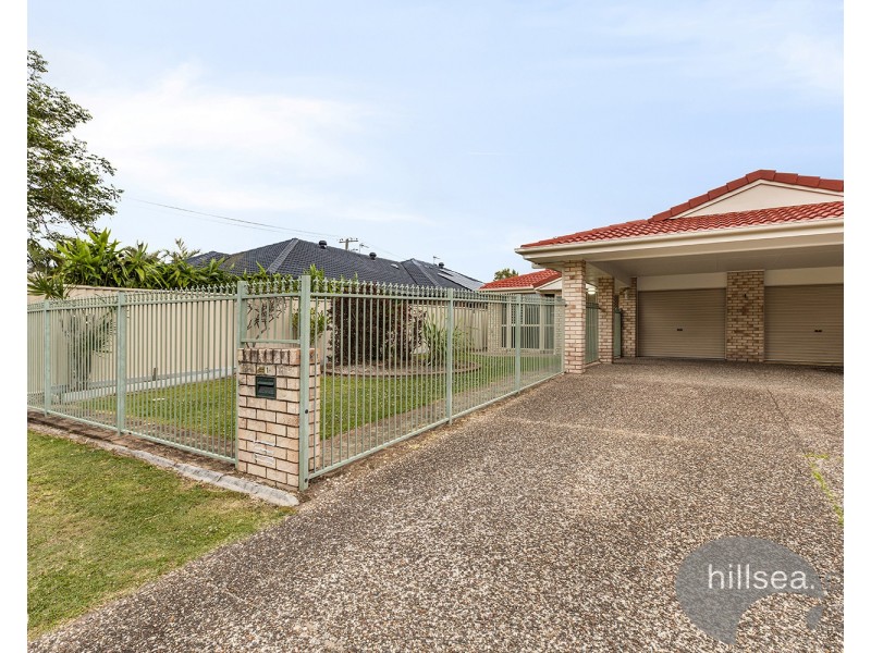 1/4 Gemma Glade, Labrador QLD 4215