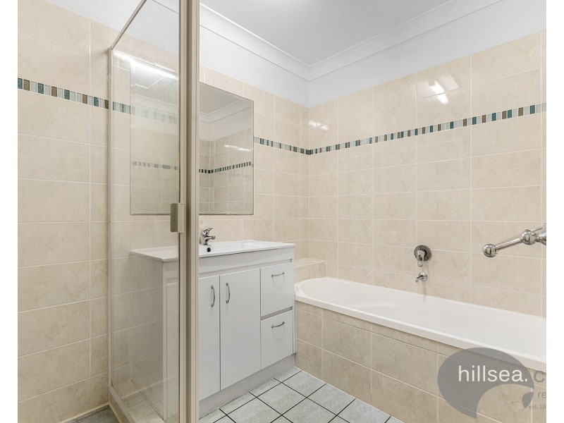 1/4 Gemma Glade, Labrador QLD 4215