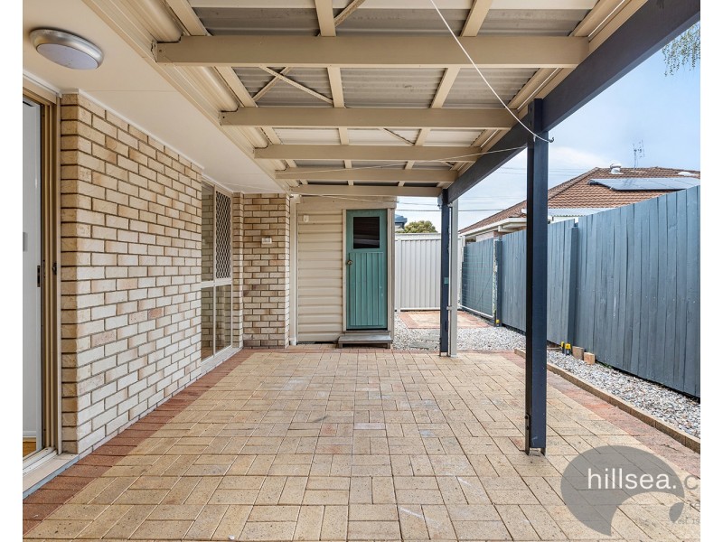 1/4 Gemma Glade, Labrador QLD 4215