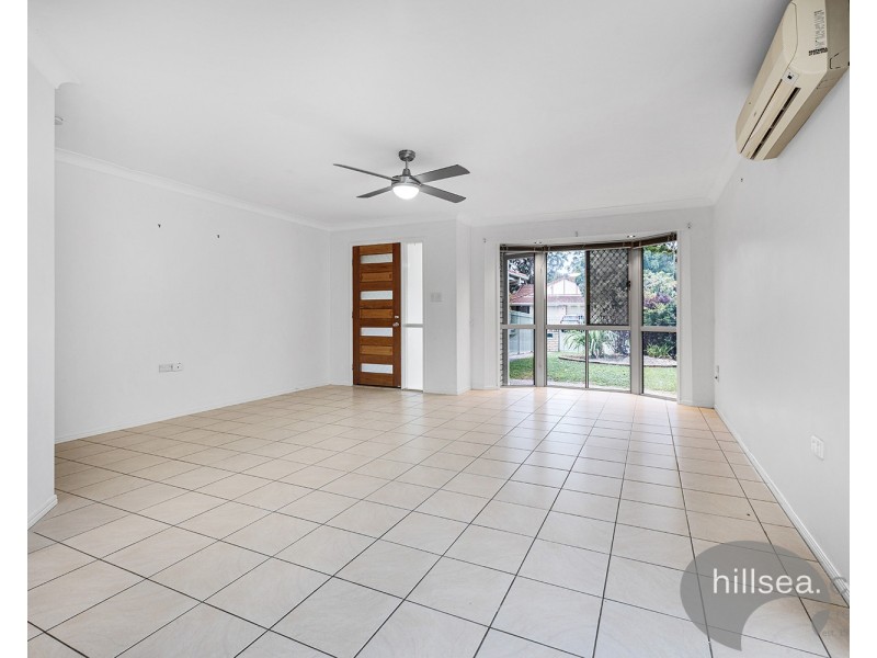 1/4 Gemma Glade, Labrador QLD 4215
