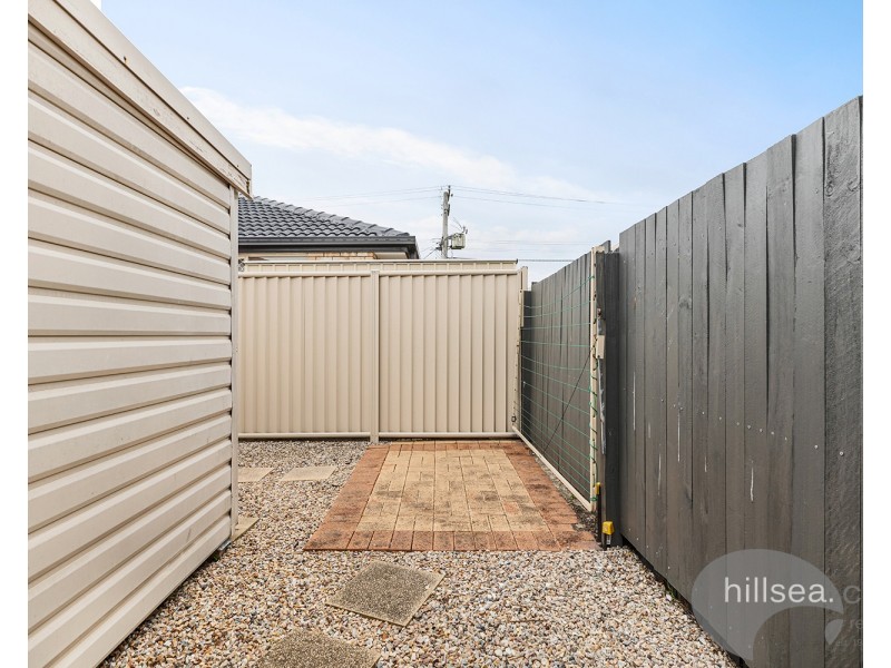 1/4 Gemma Glade, Labrador QLD 4215