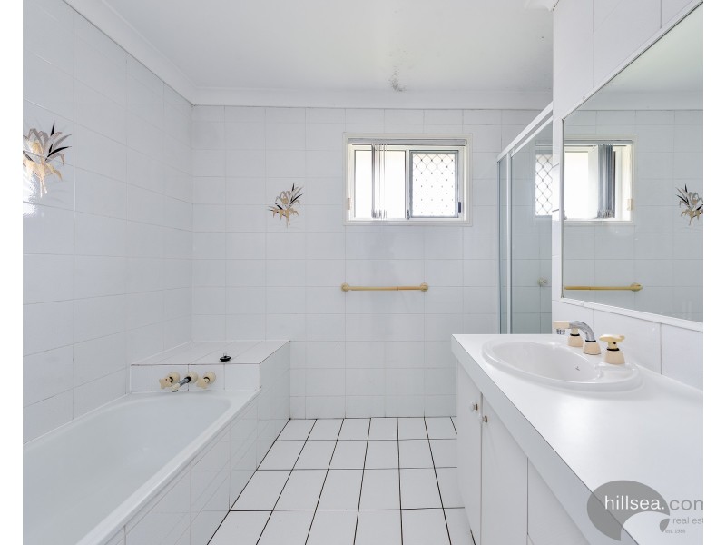 6 Arnold Palmer Drive, Parkwood QLD 4214