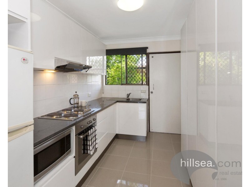 2/18 Sutherland Avenue, Labrador QLD 4215