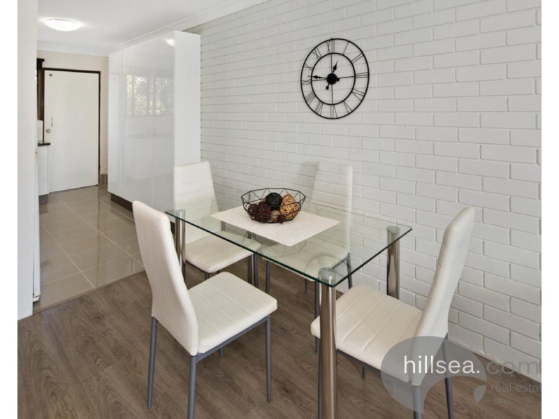 2/18 Sutherland Avenue, Labrador QLD 4215