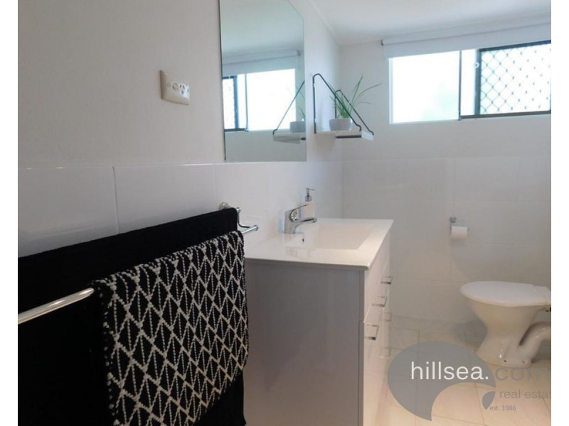 2/18 Sutherland Avenue, Labrador QLD 4215