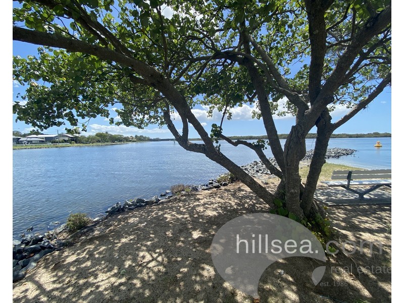 61 Crescent Avenue, Hope Island QLD 4212