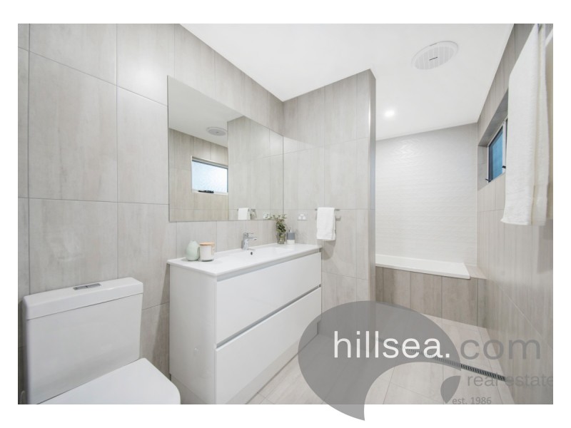 1/19 Killowill Avenue, Paradise Point QLD 4216