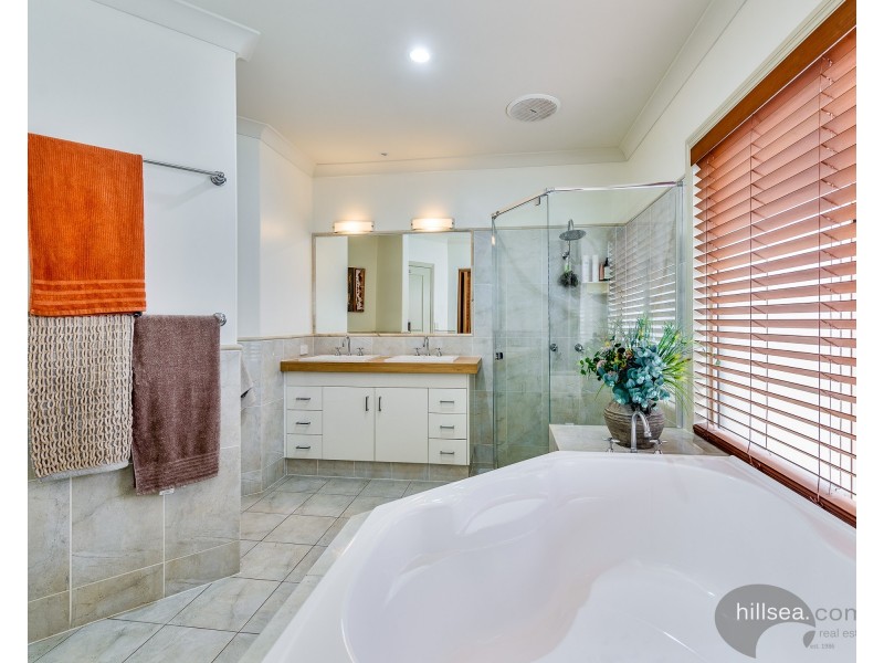 28 John Dalley Drive, Helensvale QLD 4212