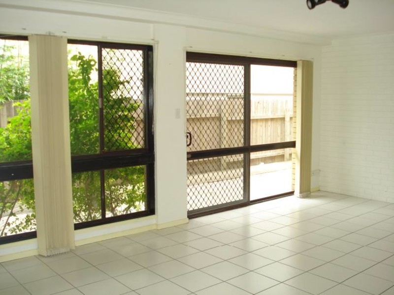 2/278 Marine Parade, Labrador QLD 4215