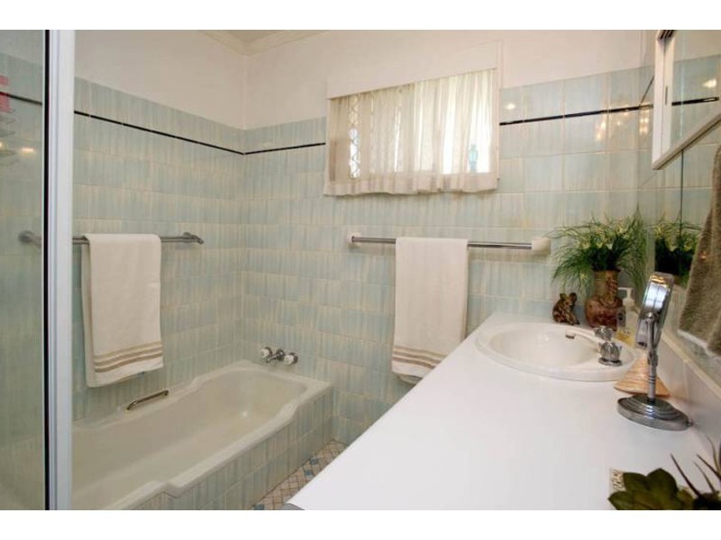 108 The Esplanade, Paradise Point QLD 4216