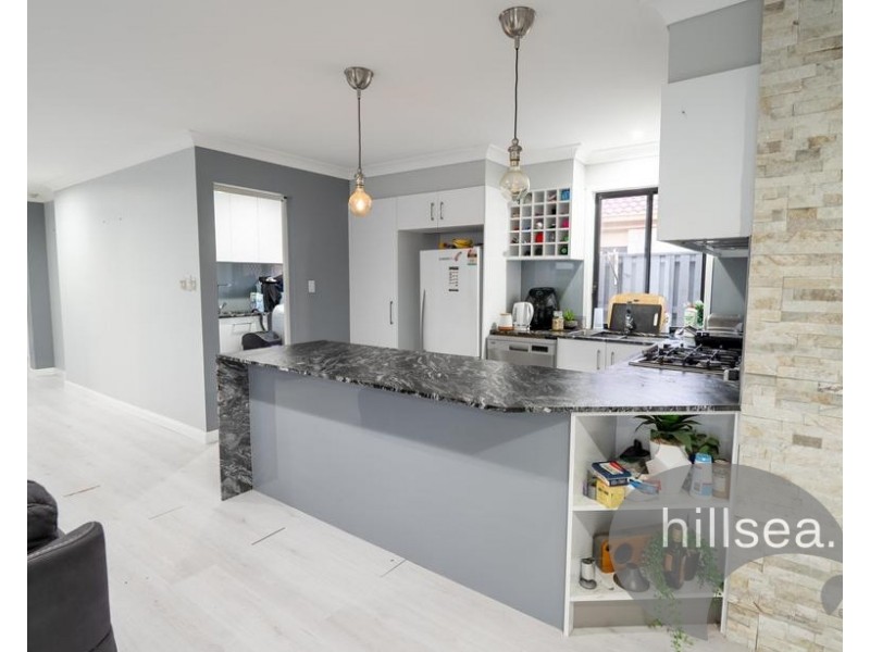 19 Amsonia Court, Arundel QLD 4214