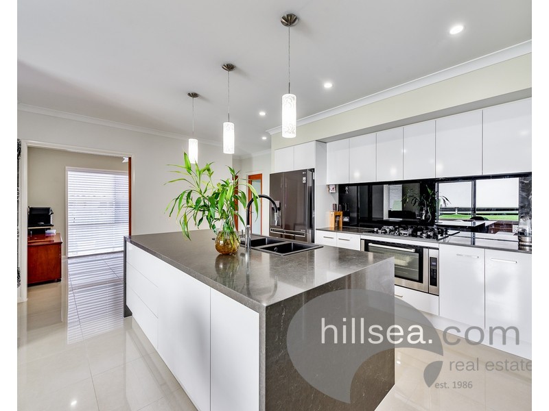 14 Akoonah Street, Hope Island QLD 4212