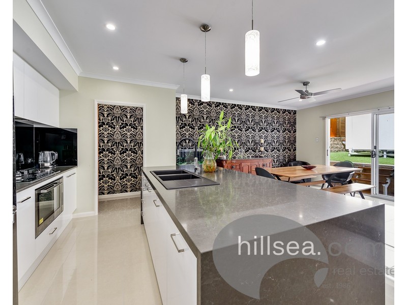 14 Akoonah Street, Hope Island QLD 4212