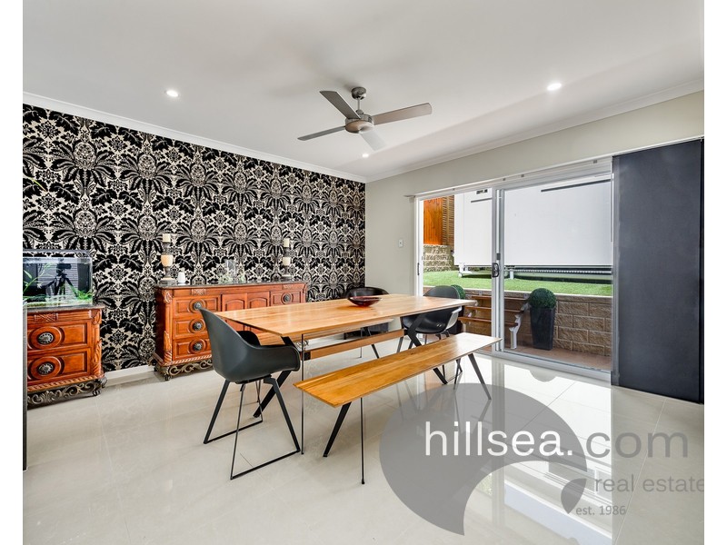 14 Akoonah Street, Hope Island QLD 4212