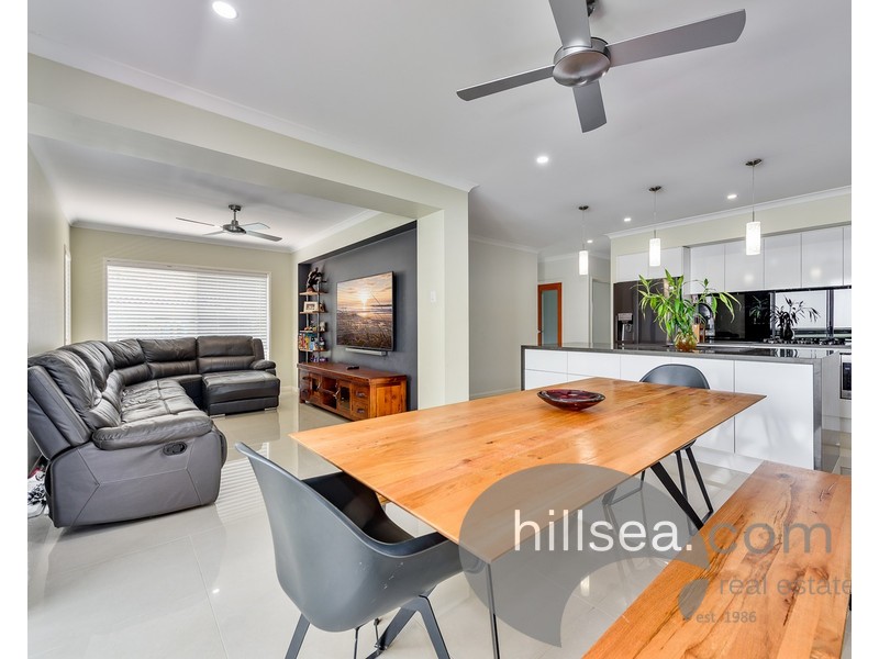 14 Akoonah Street, Hope Island QLD 4212