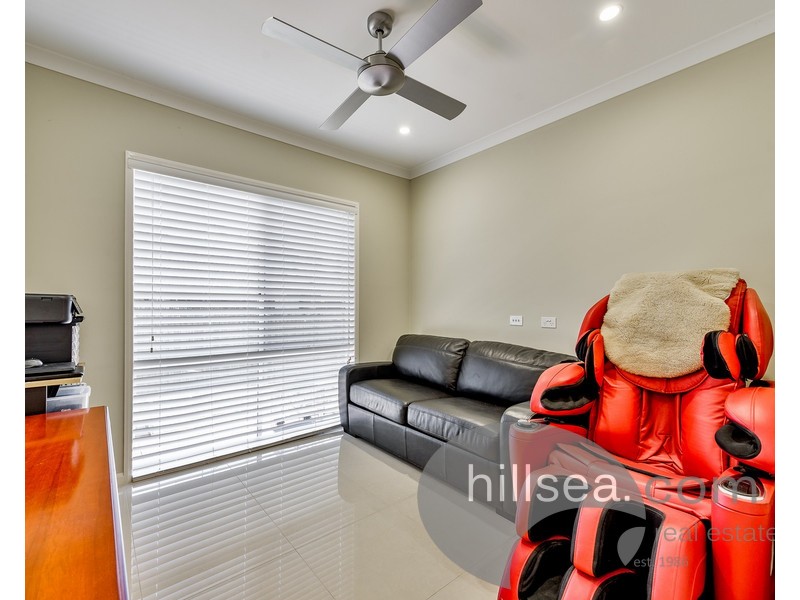 14 Akoonah Street, Hope Island QLD 4212