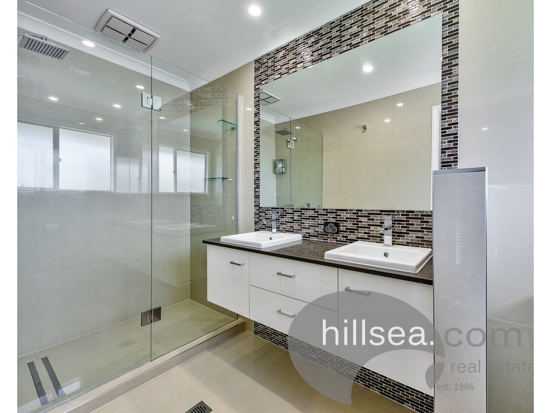 14 Akoonah Street, Hope Island QLD 4212