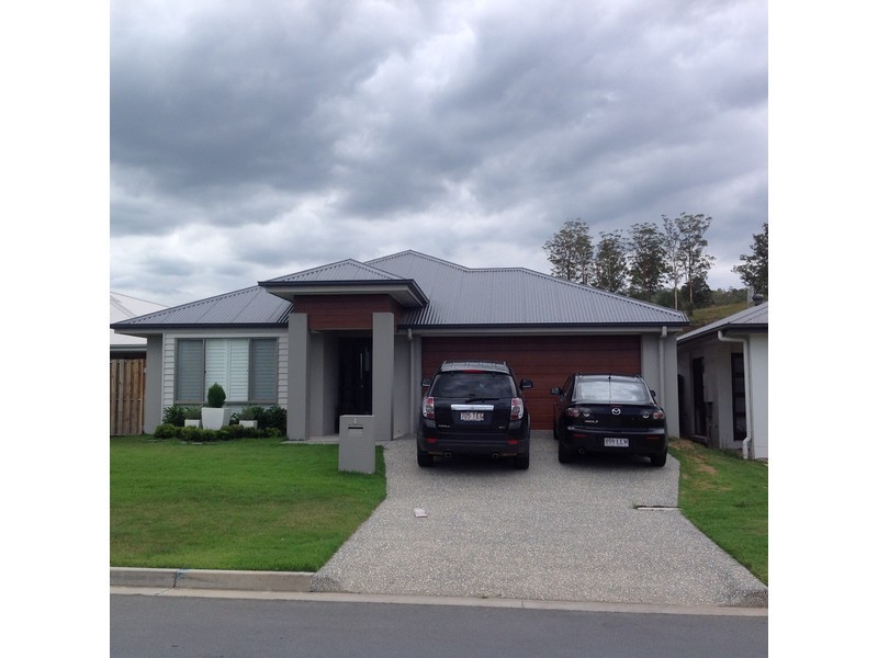 4 Summerstone Place, Maudsland QLD 4210