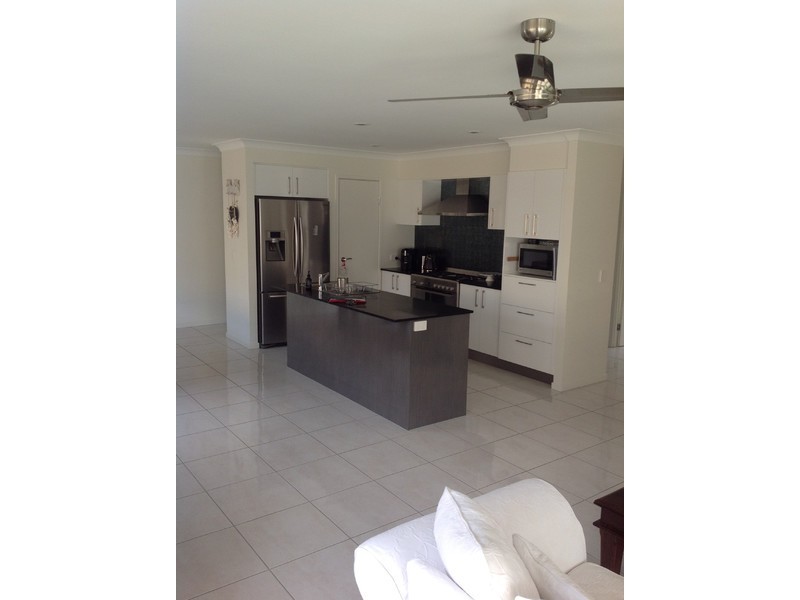 4 Summerstone Place, Maudsland QLD 4210