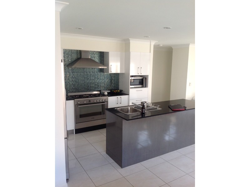 4 Summerstone Place, Maudsland QLD 4210