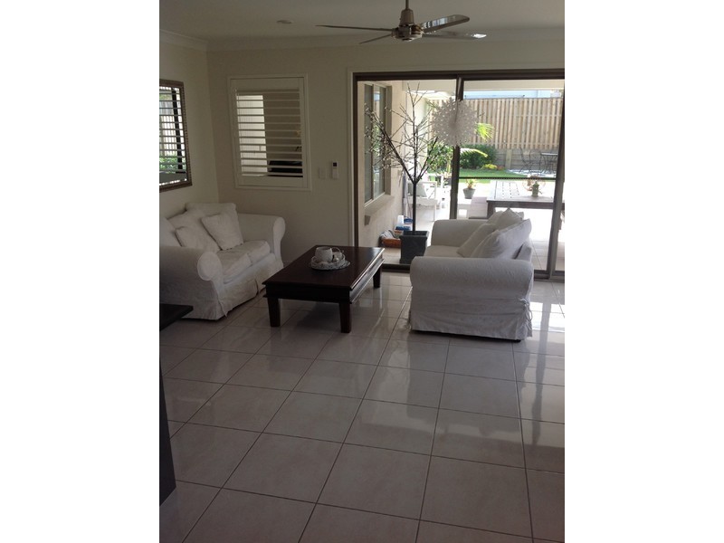 4 Summerstone Place, Maudsland QLD 4210