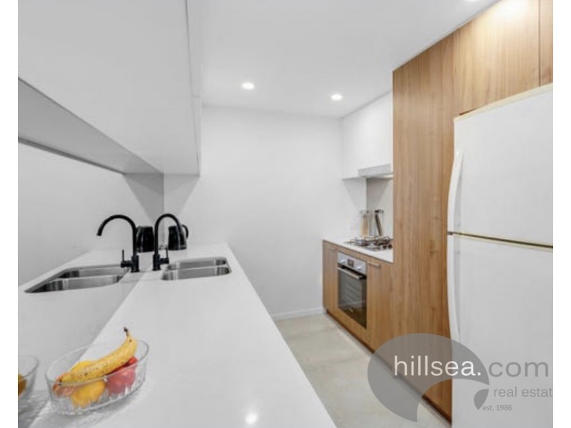 1109/1 Grant Avenue, Hope Island QLD 4212