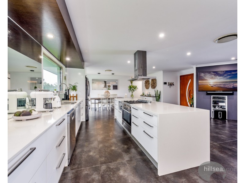 31 Lakefield Crescent, Paradise Point QLD 4216