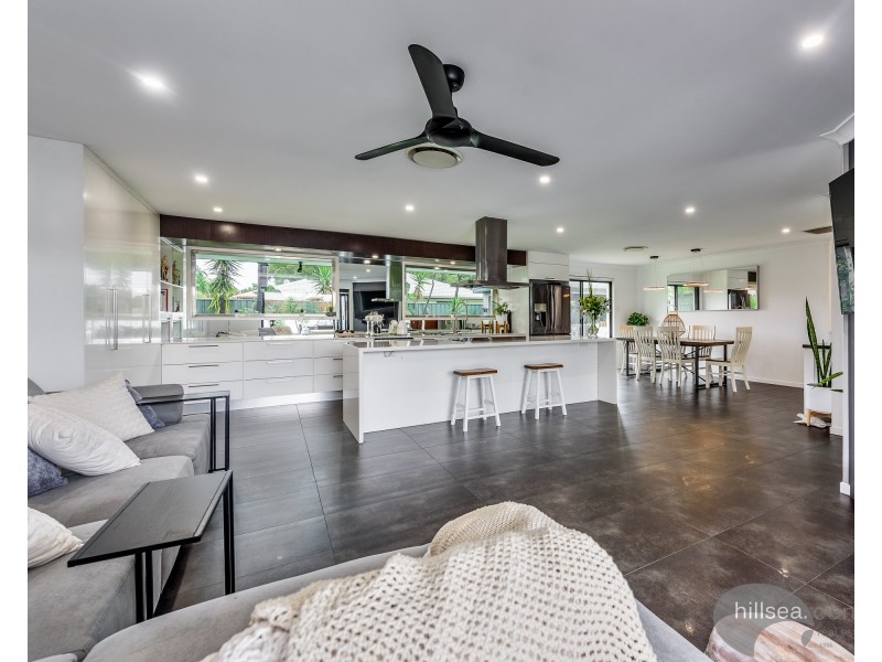 31 Lakefield Crescent, Paradise Point QLD 4216