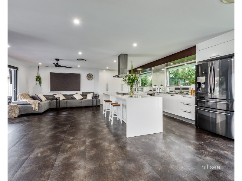 31 Lakefield Crescent, Paradise Point QLD 4216
