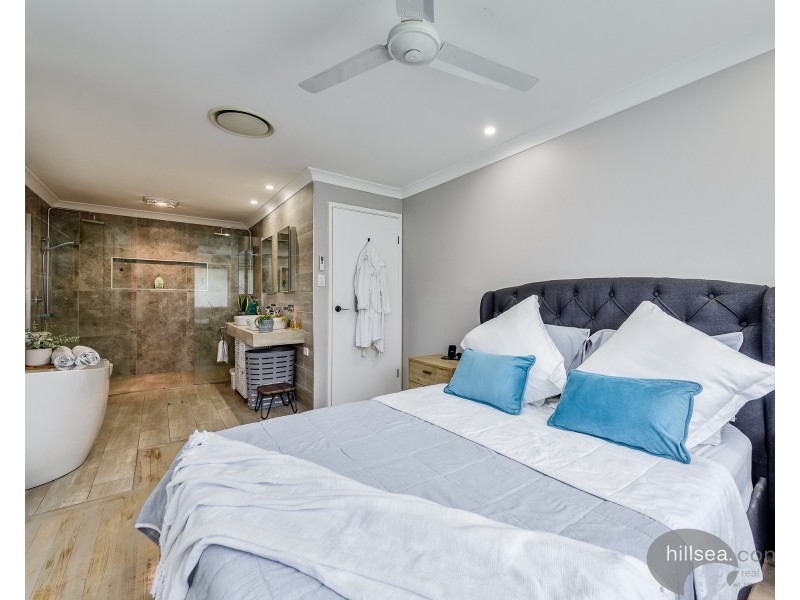 31 Lakefield Crescent, Paradise Point QLD 4216