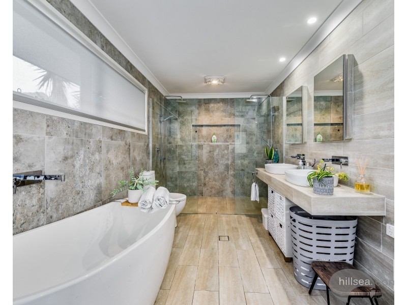 31 Lakefield Crescent, Paradise Point QLD 4216