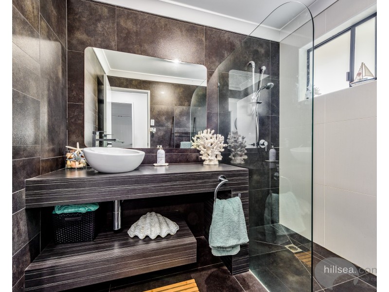 31 Lakefield Crescent, Paradise Point QLD 4216