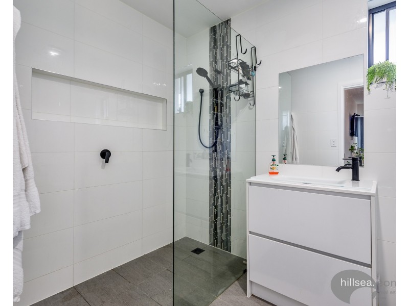 31 Lakefield Crescent, Paradise Point QLD 4216