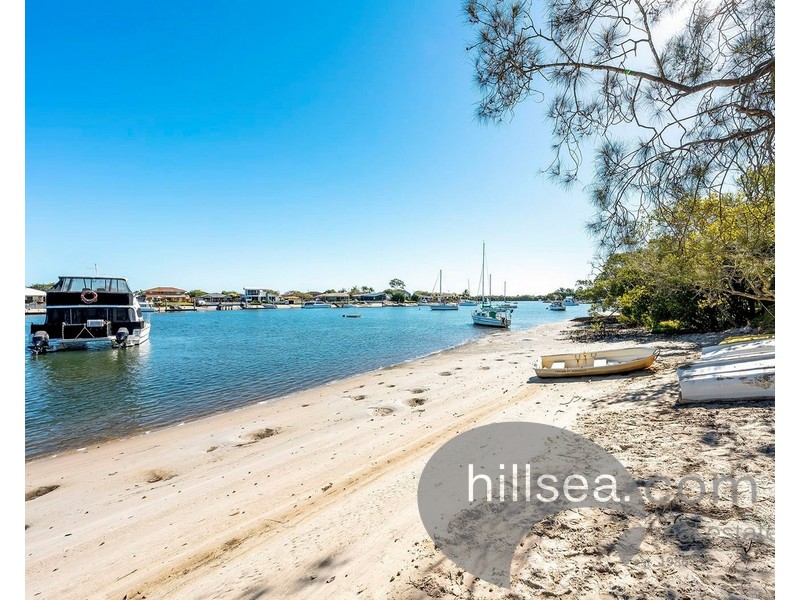 31 Lakefield Crescent, Paradise Point QLD 4216