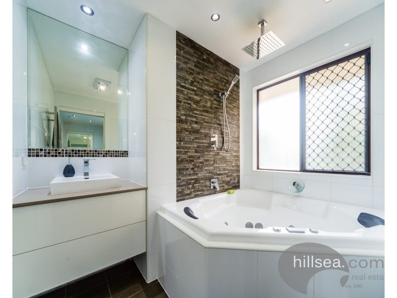 15 Hansford Road, Coombabah QLD 4216