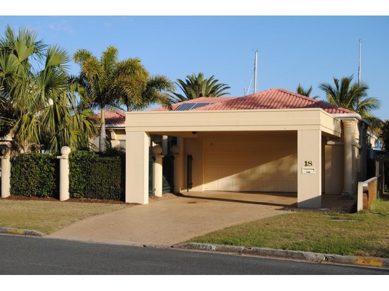 18 Hume Parade, Paradise Point QLD 4216