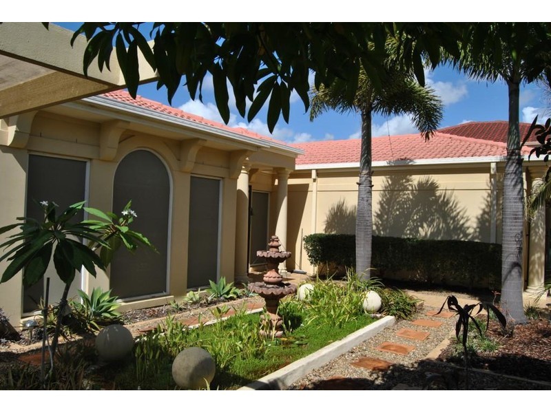 18 Hume Parade, Paradise Point QLD 4216